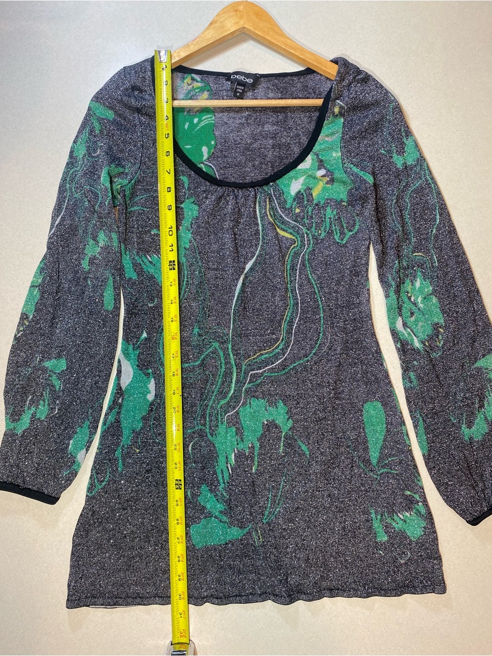 Rave/Upper East Vibe bebe Metallic Gray Knit Scoop Neck Top/Green Abstract Print